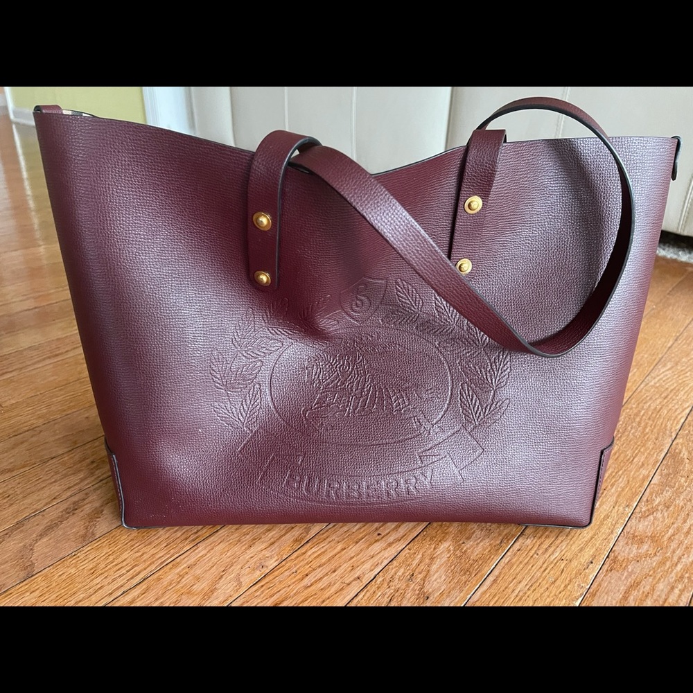 Burberry tote .open to any offers ❤️🤩I m open to any offers😬😀
